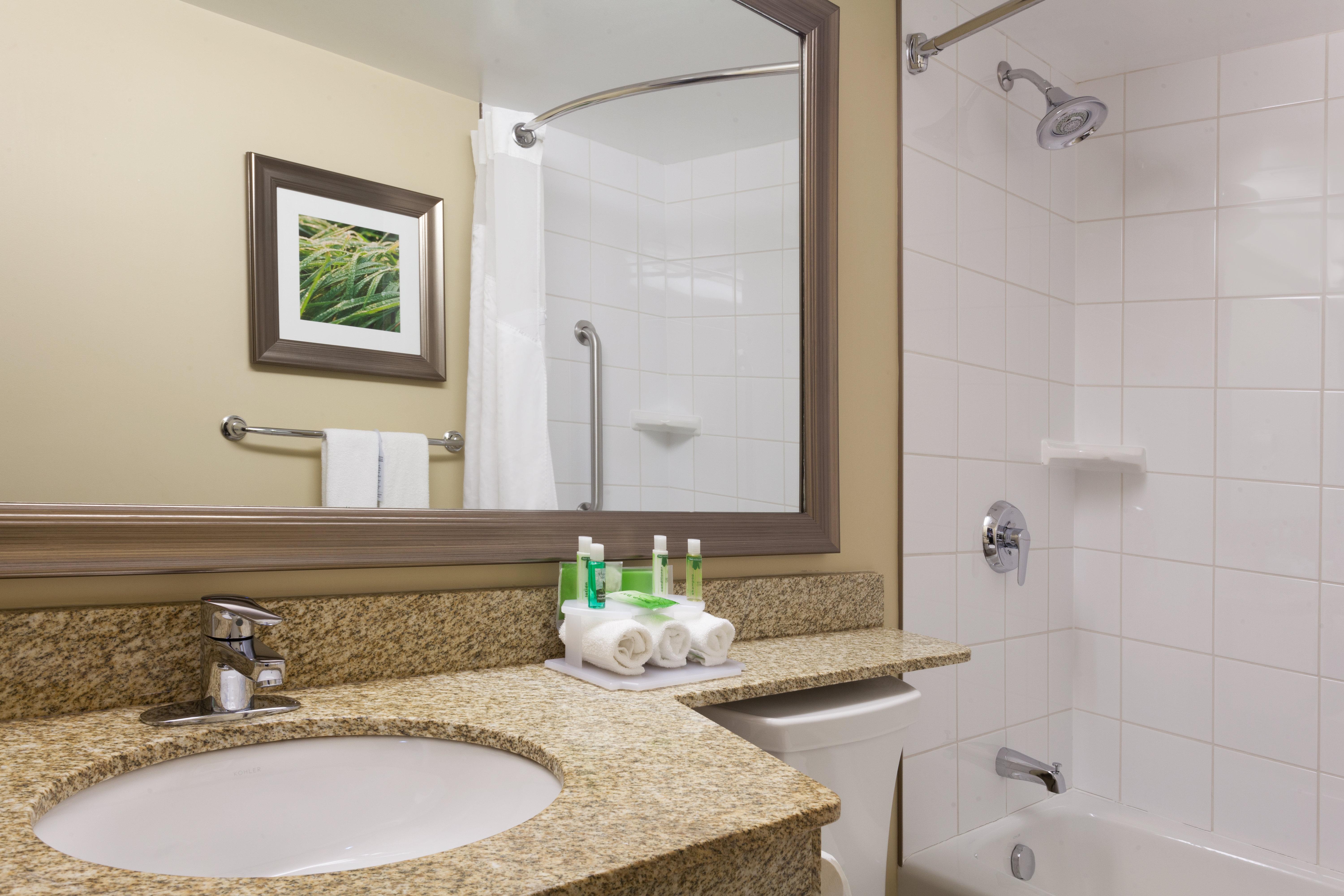 Holiday Inn Express Hotel & Suites Uptown Fredericton By Ihg Exterior foto