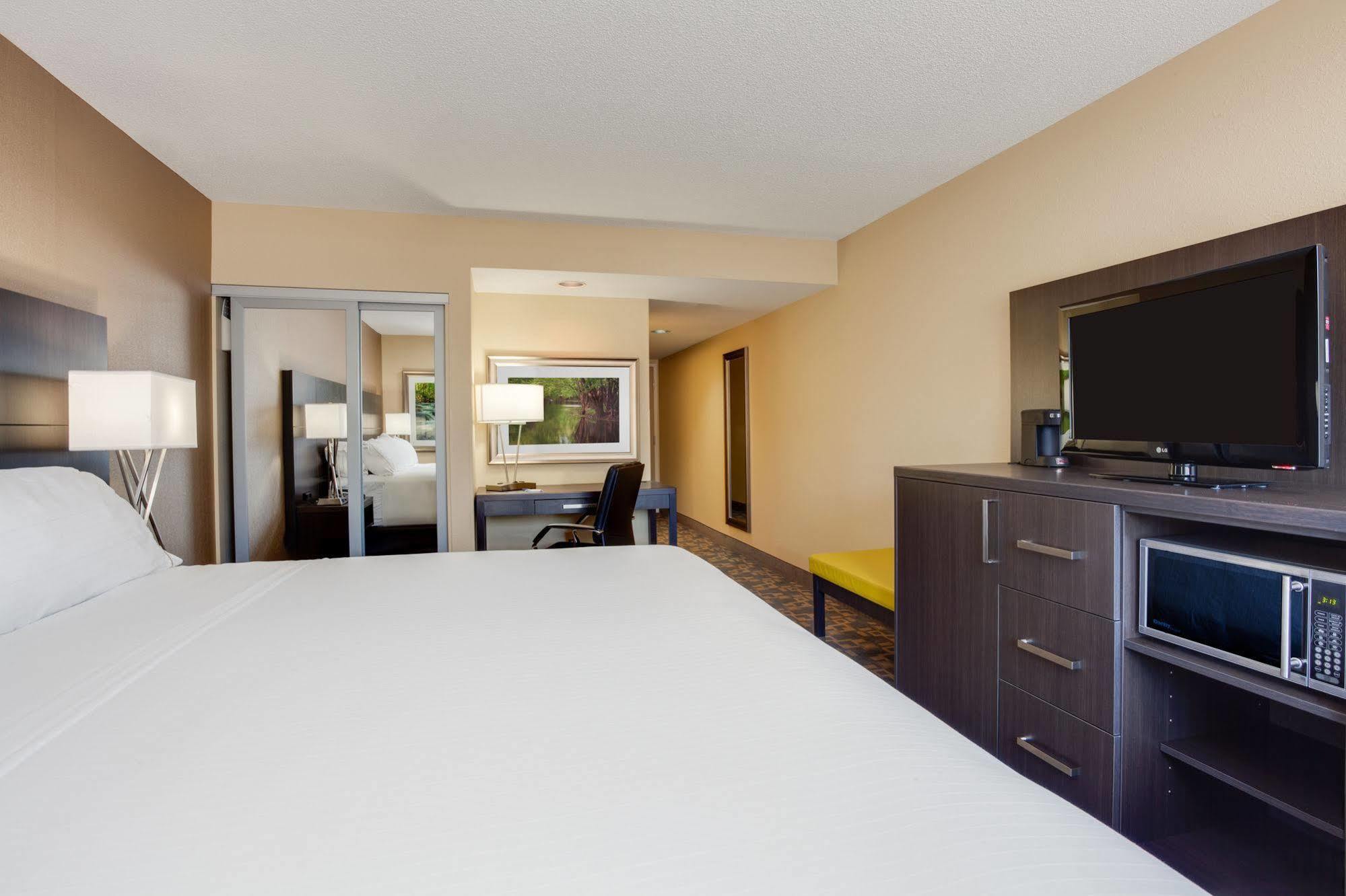 Holiday Inn Express Hotel & Suites Uptown Fredericton By Ihg Exterior foto