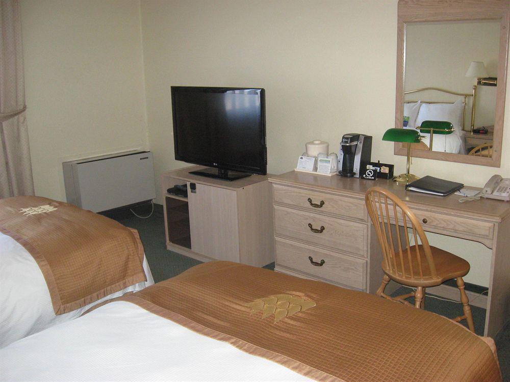 Holiday Inn Express Hotel & Suites Uptown Fredericton By Ihg Exterior foto